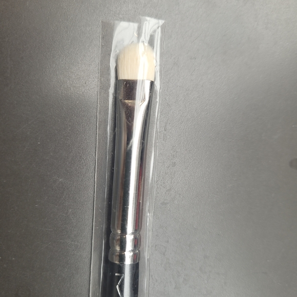 MAC eye shader brush